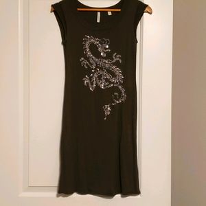 Iisli gray knit dress w/ sequin dragon detail XS